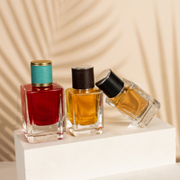 Vente chaude 30ml 50ml 100ml Forme Carrée Transparent Personnaliser Boîte Emballage Vide Verre Bouteilles De Parfum En Vrac Avec Pompe
