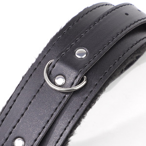 Esposas de Cuero y Felpa Negras Ajustables con Cadena para Adultos, Juguetes de Bondage - Product Image 4