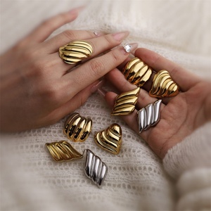 Pendientes de Ala Geométrica de Acero Inoxidable Chapados en Oro de Lujo para Mujer, Joyería de Alta Gama - Product Image 4