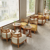 Ensemble Table et Chaises en Rotin Tressé à Dossier Haut en Bois pour Salon de Thé, Restaurant de Desserts ou Café, Chaise et Table en Bois Massif