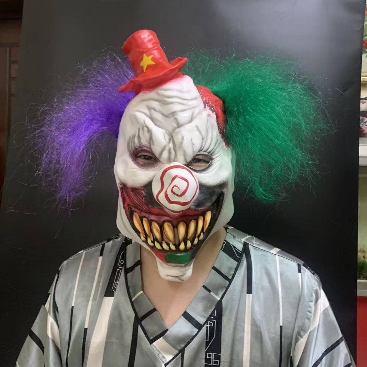 Poisson-clown à nez annelé blanc