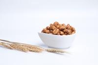 Collation saine de pois chiches, faible en gras, riche en protéines, pois chiches grillés