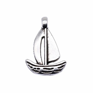 Colgante de aleación de zinc con diseño de velero de casco acanalado, color plata envejecida, para tarjetas de acompañante de boda en la playa - Product Image 3