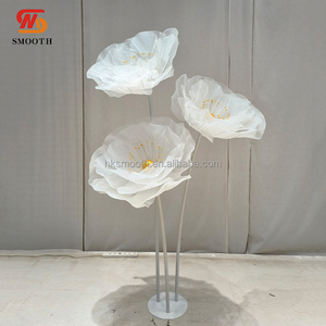Flor Gigante de Organza Blanca con Base para Decoración de Ventanas de Tiendas, Hoteles y Eventos de Boda, Diseño Personalizado SMOOTH - Product Image 1