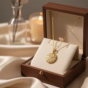Exquisito Medallón de Mariposa en Oro Sólido de 9K/14K/18K con Intrincado Motivo Floral para Joyería de Lujo Diaria - Product Image 3