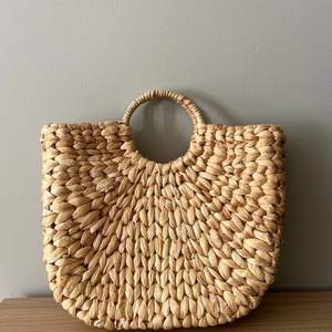 Basic Design Large Capacity Water Hyacinth Woven Storage Handbag Lightweight with Custom Logo Fashionable OEM Accepted for Women - Product Image 5