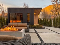 Sauna extérieur moderne en bois de cèdre rouge, pour 2, 4 ou 6 personnes, style resort, avec salle de douche.
