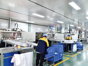 Machine de soufflage par injection en une étape à double rangée haute capacité HGY250-V4-B pour pots cosmétiques et alimentaires en HDPE/PET - Product Image 4