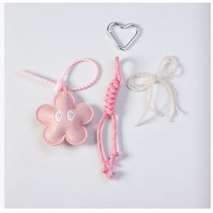 Llavero de Cuero PU Rosa con Hermosa Flor, Colgante para Bolso, Regalo para Niños, Bonito y Moderno Adorno para Bolso - Product Image 4