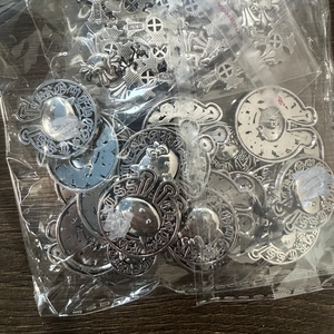 Accessoires de bricolage en métal pour artisanat : pendentifs, pinces à cheveux, breloques de marque de créateur, breloques pour étuis - Product Image 3
