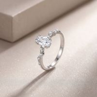 Anillo de Moissanita NOVA en Forma de Ataúd, Plata de Ley S925 con Baño de Rodio, Engaste de Garras, Estilo Lujoso para Mujer