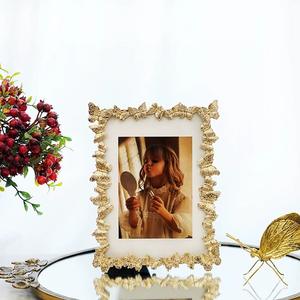 <span class=keywords><strong>Cadre</strong></span> photo personnalisé lumière luxe papillon <span class=keywords><strong>doré</strong></span> <span class=keywords><strong>cadre</strong></span> photo de haute qualité élégant <span class=keywords><strong>cadre</strong></span> photo de mariage de style européen - Product Image 2