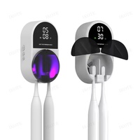 Stérilisateur de brosses à dents mural UVC en gros avec horloge LED, capteur de mouvement et chargement USB Type C pour la maison, l'hôtel, la salle de bain (OEM)