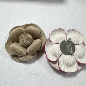 Suqi Novo Estilo Broche de Flor de Tecido de Veludo Camélia de 6cm de Alta Qualidade para Casamento - Product Image 4