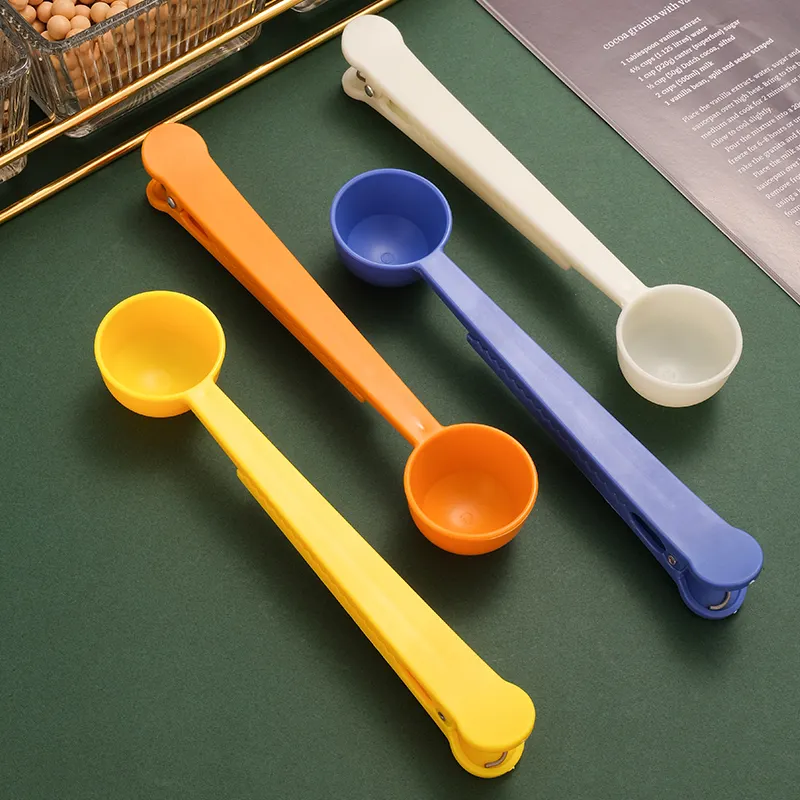 Juego de Herramientas de medición de plástico para cocina, tazas medidoras de colores, cucharas, 4 colores diferentes, venta al por mayor