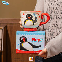Vente en gros de tasses à café en céramique faites à la main avec un motif mignon Pingu, poignée irrégulière, tasse à eau, cadeau pour couple, tasses pour la maison et le bureau