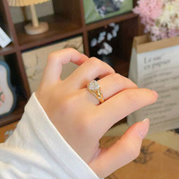 Bague de fiançailles élégante en or jaune 18 carats avec diamant de laboratoire taille cœur étincelant et serti en éclat lumineux pour femme