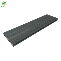 Planches de terrasse en composite WPC co-extrudées en gros, faible entretien, écologiques, imperméables et antidérapantes pour l'extérieur