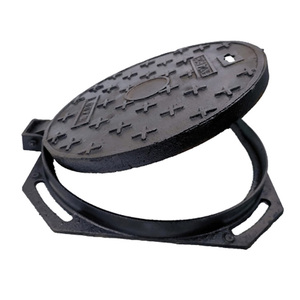 Tapa de alcantarilla esférica de hierro dúctil cuadrada doble triangular con bisagra, estándar EN124, certificada CE/ISO9001, para uso en carreteras - Product Image 1