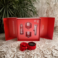 Boîte cadeau magnétique à double porte, luxe, pelliculage mat CMYK, gaufrage, intérieur rouge et or, pour cosmétiques, bijoux, montres.
