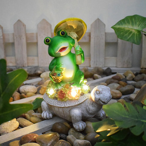 Lampe solaire de jardin en résine en forme de grenouille et de tortue, décor extérieur LED résistant à l'eau, autoportante, alimentée par l'énergie solaire - Product Image 1