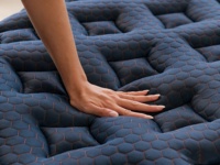 Matelas Hybride Orthopédique de Luxe Respirant 30 cm d'Épaisseur Design Minimaliste Grand Lit Mousse à Mémoire de Forme et Ressorts Ensachés pour Hôtels