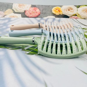 หวีหนังศีรษะโค้งขนาดใหญ่สำหรับผู้หญิงพร้อมฟังก์ชั่นนวด แปรงผมสำหรับเดินทาง พลาสติก สีสุ่ม - Product Image 4