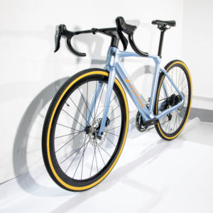 Vélo de route électrique sans fil avec guidon en carbone T700 700C *28c, roues en alliage, frein à disque hydraulique 160 mm - Product Image 1