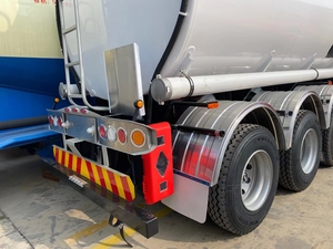 Semi-remorque citerne à huile en acier, double carburant essence/diesel, 3 essieux, personnalisable, à prix abordable, capacité de charge de 30 000 kg - Product Image 4