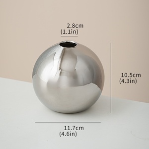 Jarrón de Flores Moderno de Cerámica Plateada con Figuras de Bolas para Decoración de Sala de Estar - Product Image 5