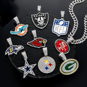 <span class=keywords><strong>Collana</strong></span> Unisex Trendy Hip-hop con Ciondolo Personalizzato a Forma di Pallone da Football NFL con Diamanti e Catena Cubana in Lega - Product Image 1