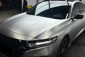 Vinilo Autoadhesivo para Automóviles de 1.52x15m, Color Plateado Alexander, Película Protectora para Carrocería, 7.5mil, Autoregenerable, para Estilizar Vehículos - Product Image 2