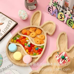 Bandeja de aperitivos de Pascua con forma de conejo, plato de postres de madera con divisiones para servir frutas y dulces en fiestas - Product Image 1