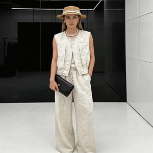 Completo due pezzi in lino <span class=keywords><strong>beige</strong></span> da donna, gilet senza maniche e <span class=keywords><strong>pantaloni</strong></span> a gamba larga, <span class=keywords><strong>outfit</strong></span> casual estivo per il tempo libero. - Product Image 1