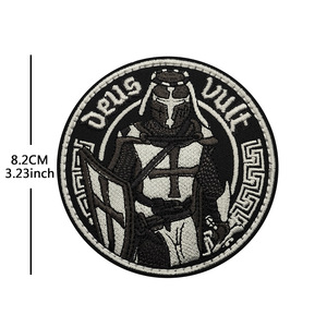 Insignia Táctica de Moral de los Caballeros Cruzados <span class=keywords><strong>DEUS</strong></span> VULT Bordada a Máquina al por Mayor, Brazalete Personalizado con Gancho y Bucle - Product Image 4