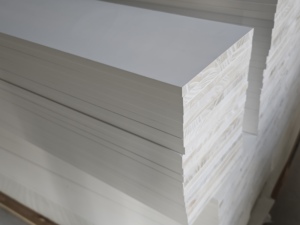 Plinthe Moderne en Bois Massif et MDF de Pin, Modèle Radiate à Jointure à Doigts, Moulure Écologique en Bois - Product Image 5