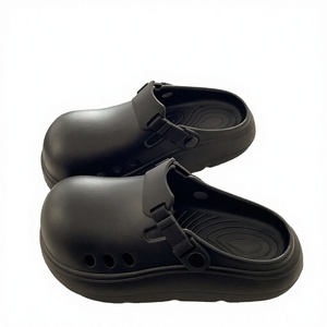 Sabots polyvalents en EVA perforés <span class=keywords><strong>pour</strong></span> femmes, pantoufles décontractées d'intérieur/extérieur à bout fermé, légères <span class=keywords><strong>pour</strong></span> l'été et l'hiver - Product Image 1