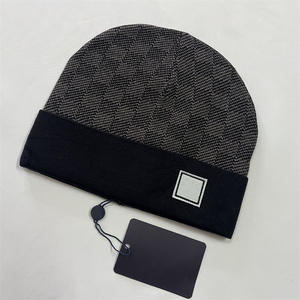 Berretto Termico di Design Lavorato a Maglia Reversibile con Motivo Scozzese Cappello Invernale per Uomo e Donna Ideale per Viaggi e Attività all'Aperto - Product Image 2