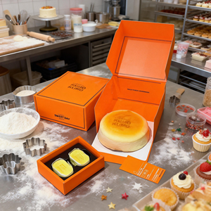 Ensemble d'emballages de pâtisserie imprimés Offre Spéciale personnalisés Boîtes à gâteau Sacs à emporter Suite d'emballage en papier écologique pour la livraison de boulangerie - Product Image 1