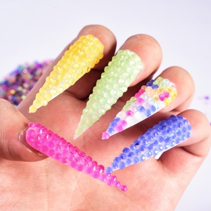OLeeya Vente en gros de pierres précieuses lumineuses de 3mm, 4mm, 5mm, pierres à dos plat, strass en résine gelée lumineuse non thermocollants pour ongles DIY - Product Image 6