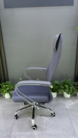 Chaise de bureau ergonomique moderne en maille avec siège en mousse souple et design réglable pour le bureau à domicile et l'utilisation commerciale