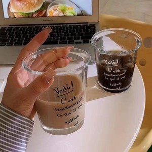 Gobelet en verre transparent moderne, logo personnalisé classique, design simple en <span class=keywords><strong>alphabet</strong></span> pour café, latte glacé américain, jus, boissons froides - Product Image 2