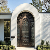 Porte d'entrée principale de villa en fer forgé de style espagnol avec panneaux latéraux en verre, porte de maison sécurisée