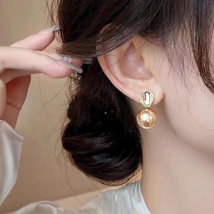 Pendientes de Perlas de Imitación Metálicas Grises Franceses, Elegantes Perlas de Aleación, Accesorios de Moda para Mujer, Regalos para Fiestas - Product Image 4