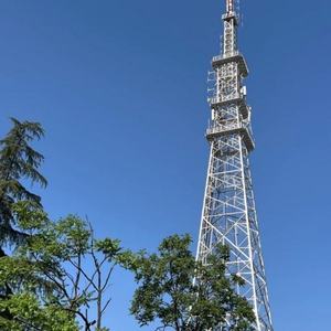 Torre de Línea Eléctrica de Alta Tensión con Brazos Transversales, Cable a Tierra, Soportes de Pico y Aisladores para Sistemas de Transmisión Aérea - Product Image 6