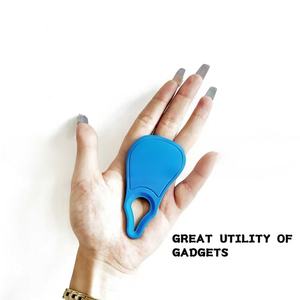 Confiável portátil Eco-Friendly Tick Remover Modern Style Pet Care Tool para cães gatos e pequenos animais indolor para seres humanos - Product Image 5