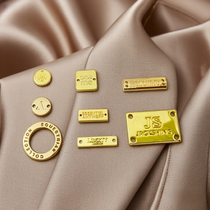 Etiquetas de ropa personalizadas con logotipo de metal chapado en oro para ropa, zapatos, bolsas, etiquetas grabadas de seguridad de papel - Product Image 2