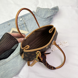 Sacs à main populaires pour femmes sur Internet. Boutique en ligne de sacs à main de luxe pour femmes. 9917 - Product Image 2