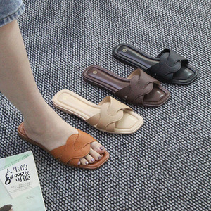 Sandales plates tendance pour l'été, avec logo personnalisé, emballage inclus, sandales légères pour femmes, pantoufles respirantes et durables - Product Image 1