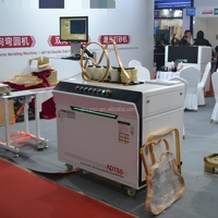 Machine automatique de cintrage de profilés en aluminium à double fonction pour la fabrication de cadres de miroirs intelligents LED et de caissons lumineux publicitaires
